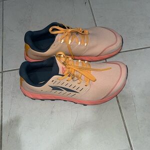 ALTRA Women's AL0A5483 Superior 5 Trail Running Shoe size 9.5